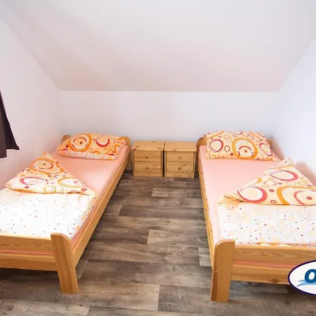 Dum Lipno 009 بيت للعطل *